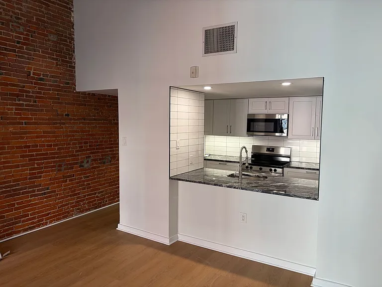 24-30 S Bank St #410 — Photo 5