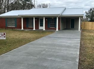 2013 Stuart Ave, Ocean Springs, MS 39564