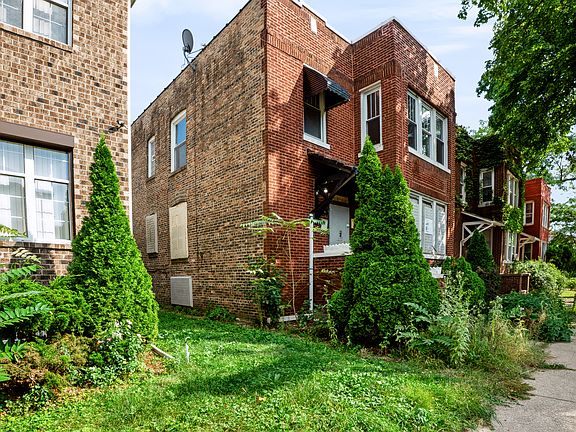 3rd image of 7951 S Clyde Ave