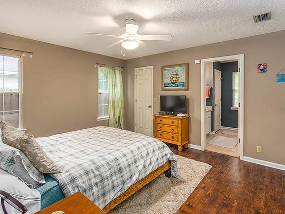 5th image of 255 Sandalwood Cir