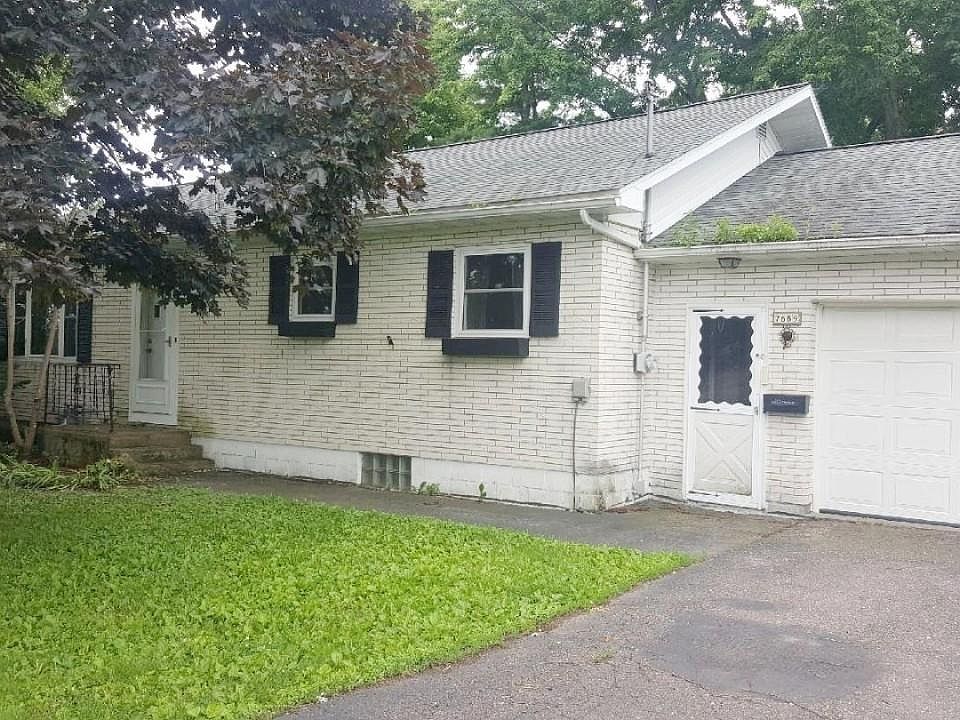 2nd image of 7689 Maple Ln