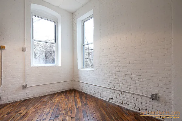 Rented by aptsandlofts.com | media 59