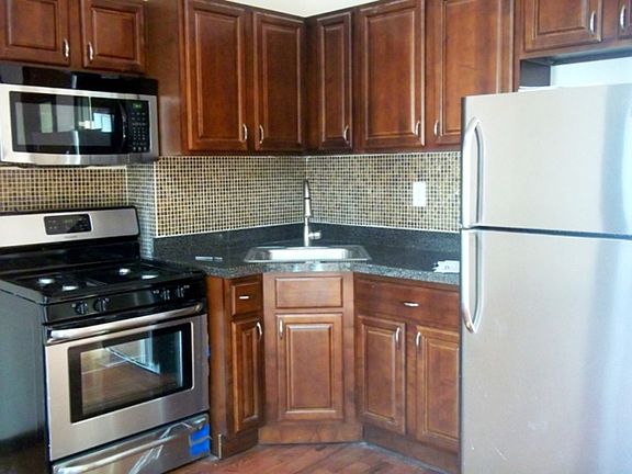 5th image of 440 Throop Ave #2