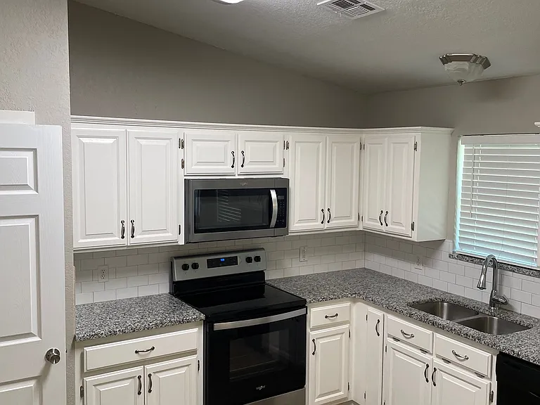 11364 Walters Ave — Photo 10