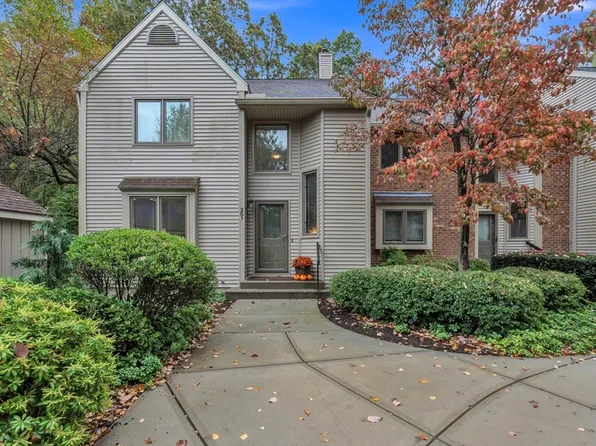 770 Salisbury St APT 201, Worcester, MA 01609