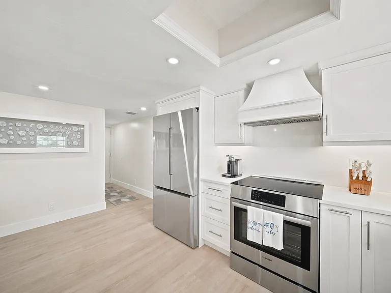666 3rd St S #304 — Photo 3