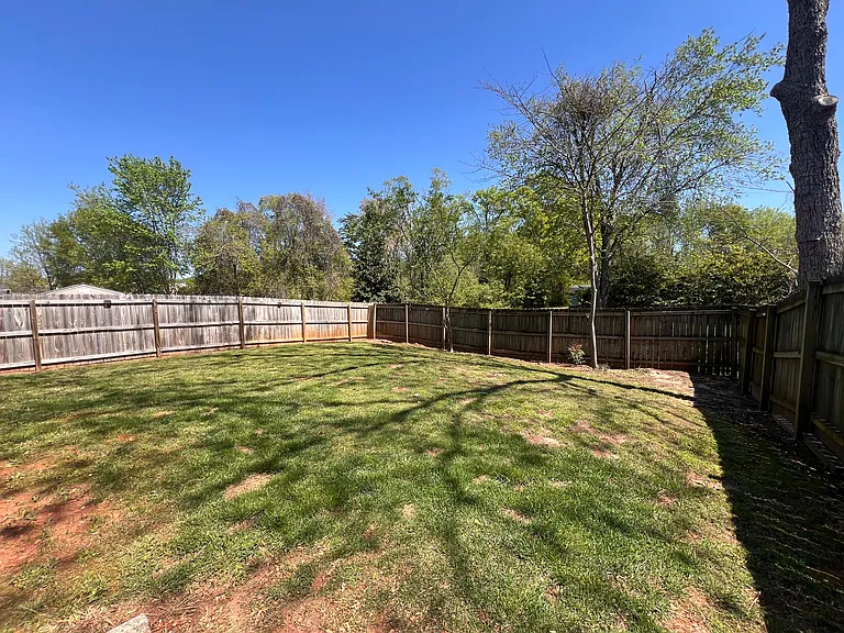200 Glenlea Ln — Photo 22