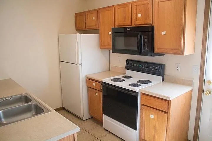 3510 Zinnia Dr — Photo 4