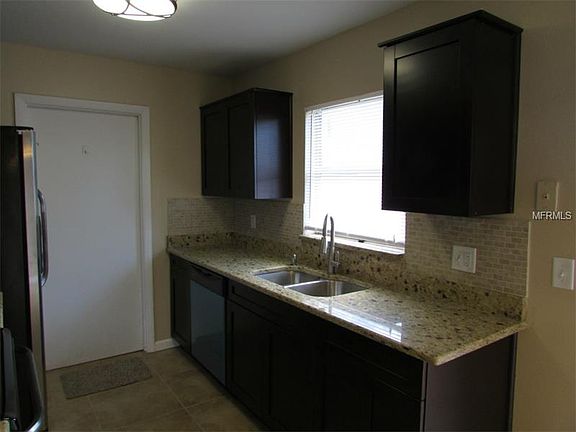 3rd image of 13912 Bridgeport Dr