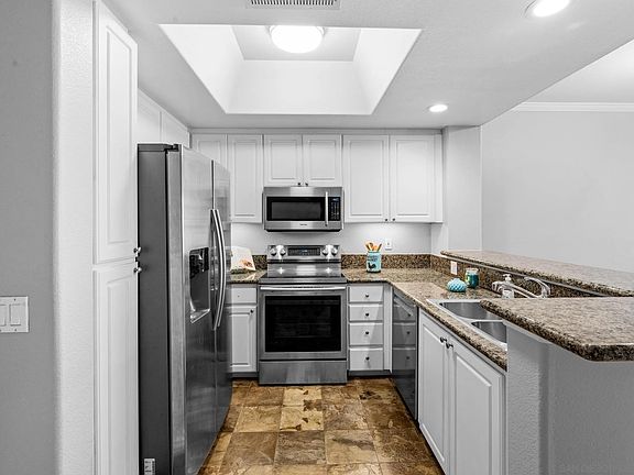 5th image of 9263 Regents Rd Unit B302