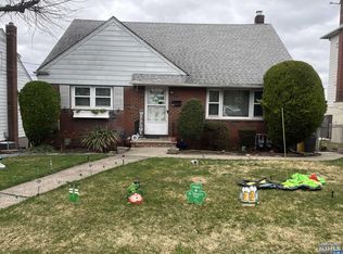 109 Princeton Pl, Palisades Park, NJ 07650