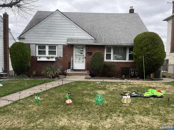 109 Princeton Pl, Palisades Park, NJ 07650