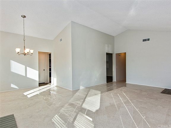 4th image of 10410 Banyan St