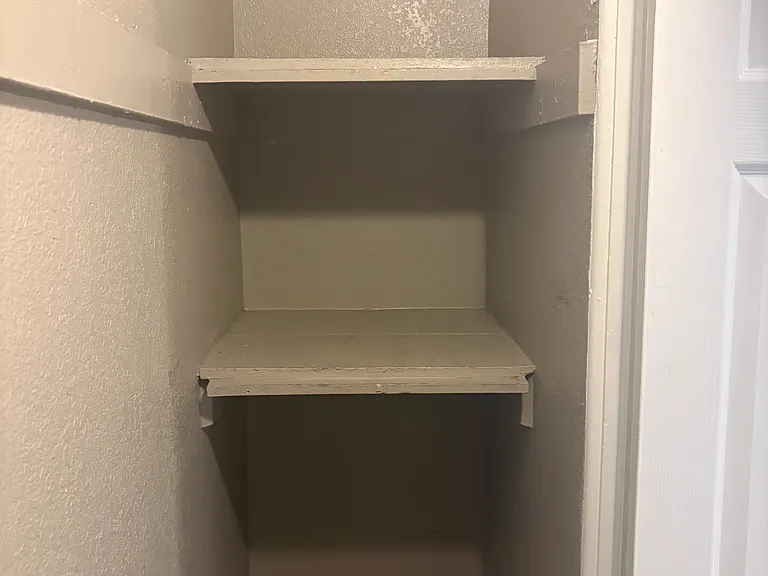1412 Clinton St — Photo 3