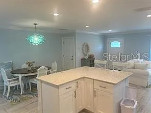 196 Overbrook Dr E — Photo 3
