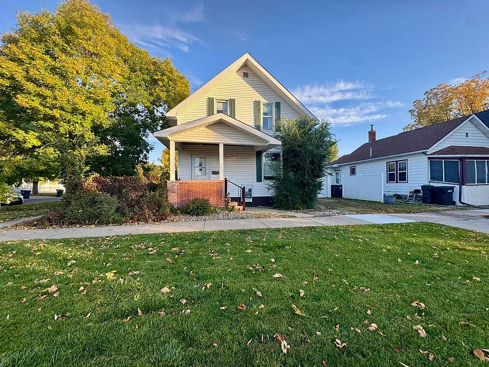 110 2nd St NW
