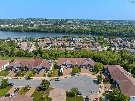3rd image of 60 Cloverfield Ct