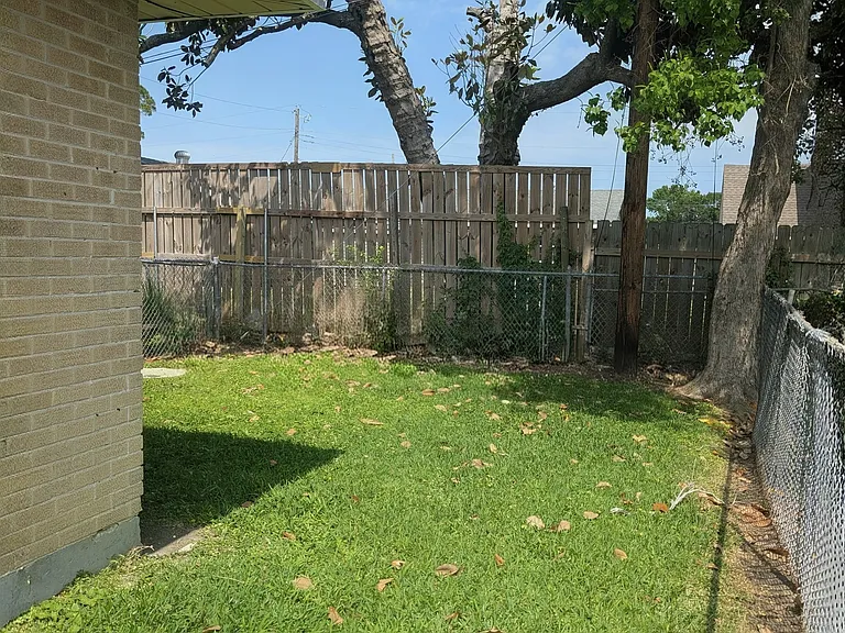 2001 James Dr — Photo 14