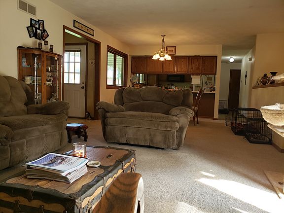 3rd image of 437 Sunset Dr