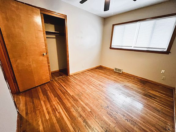 1016 S Clifton bedroom middle 1_01202025