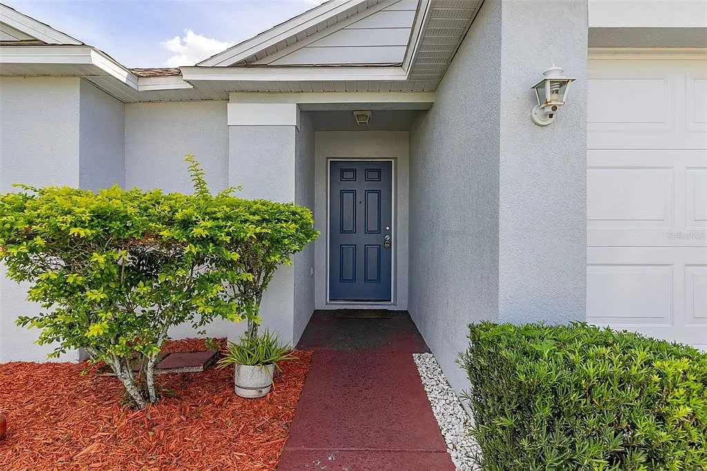 4 bed, 2.0 bath, 1437 sqft, $2,050 — Photo 2