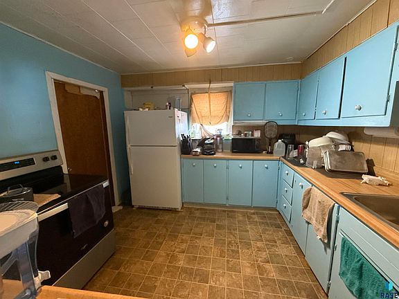 3rd image of 412 SW 2nd St