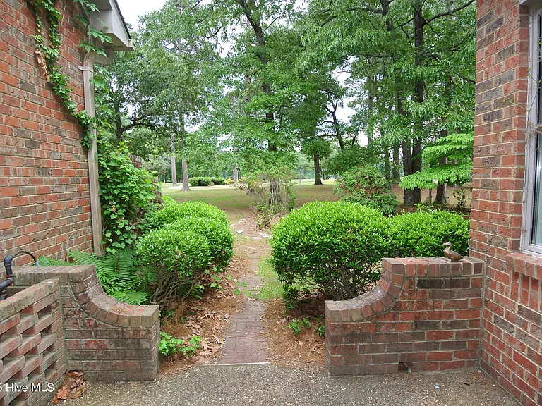 1113 Devonshire Dr — Photo 27