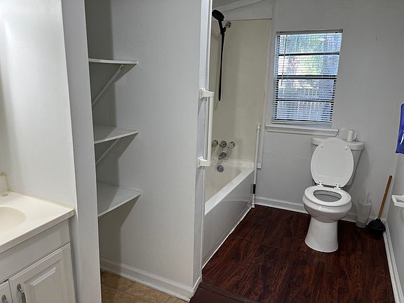5th image of 409 N Pine Ave