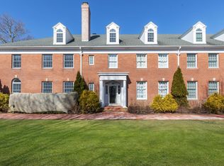 9 First Neck Ln, Southampton, NY 11968