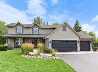 9113 Sunnyvale Dr, Chanhassen, MN 55317