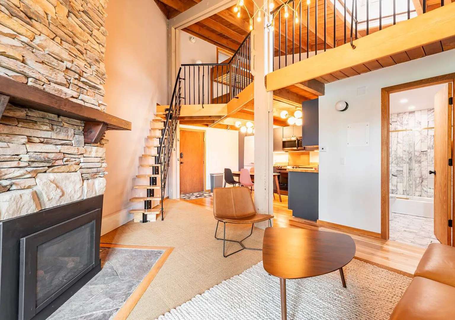 Renovated 2br + Loft — Photo 3