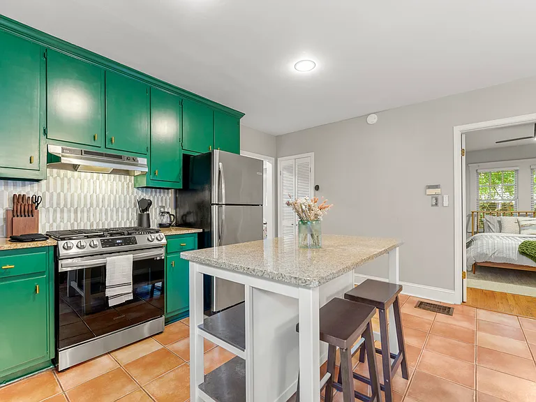 315 W Benson St — Photo 22