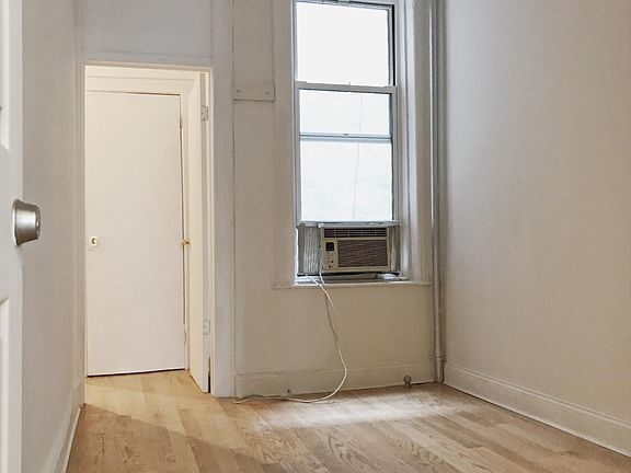 2nd image of 842 Hart St APT 1r