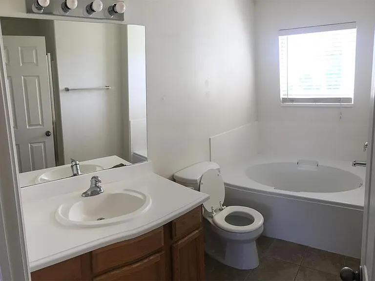 196 N 530th St E — Photo 11