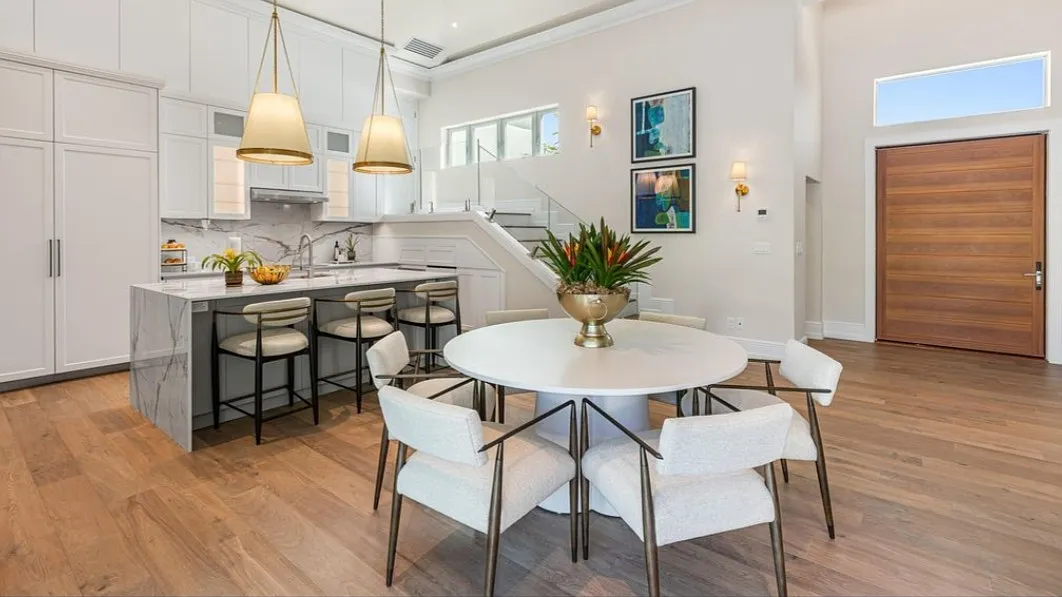 3 bed, 3.5 bath, 2744 sqft, $50,000 — Photo 3