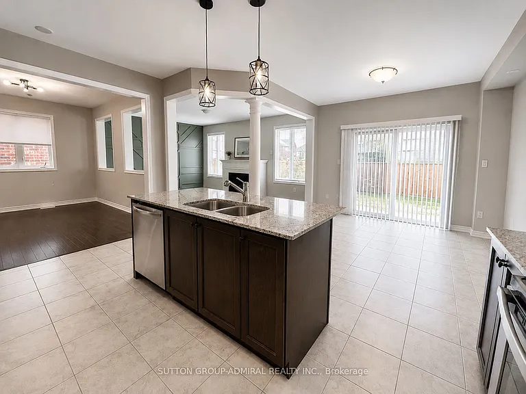 1320 Blackmore St — Photo 16