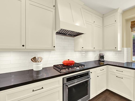 5th image of 2440 Skyview Circle