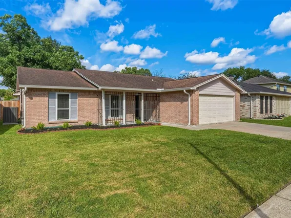 10514 Long River Dr, Sugar Land, TX 77498