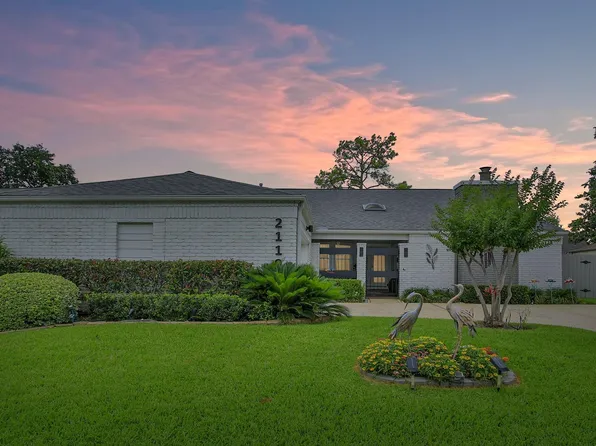 2110 Woodland Park Dr, Houston, TX 77077