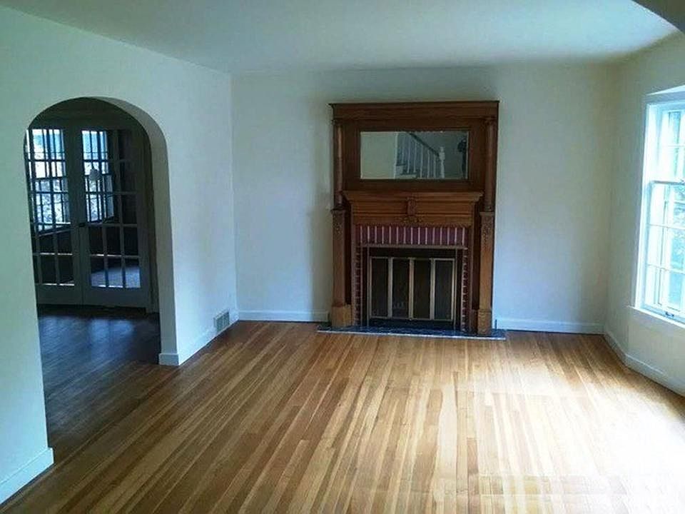 2nd image of 2412 Guilford Rd