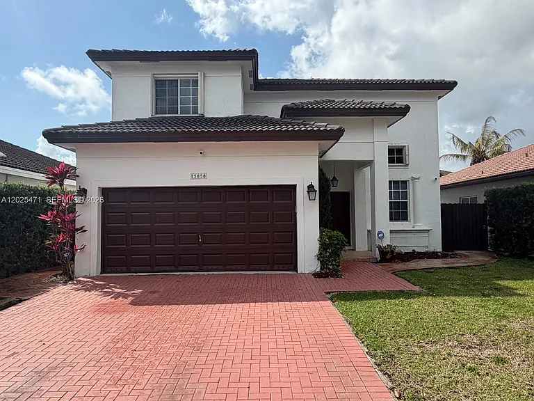 15858 SW 138th Ter — Photo 2