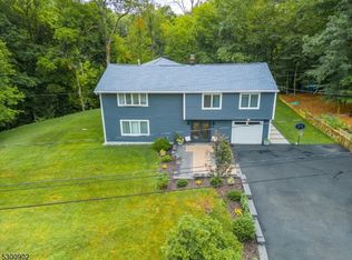 35 Reality Dr, Kinnelon, NJ 07405