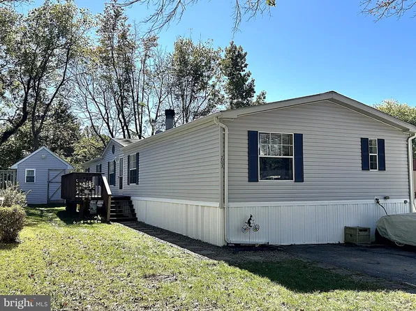 203 Boones Dr, Lothian, MD 20711