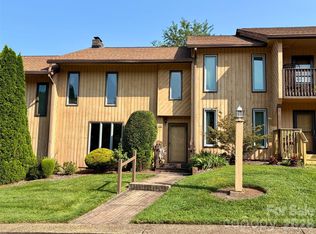 103 Pebble Creek Dr, Asheville, NC 28803