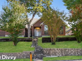 1120 Canyon Ridge Dr, Desoto, TX 75115