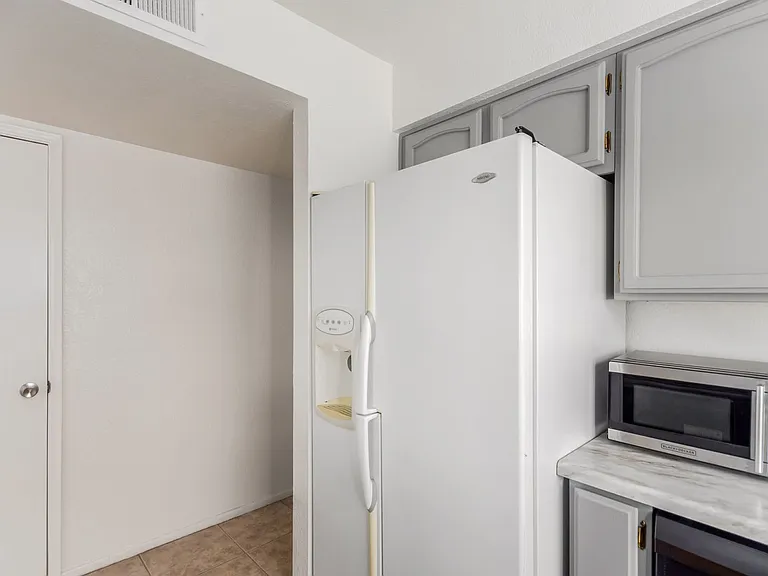615 N Arrowhead Dr — Photo 14