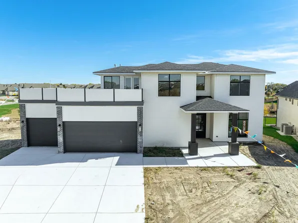 3953 N Estancia Ct, Wichita, KS 67205