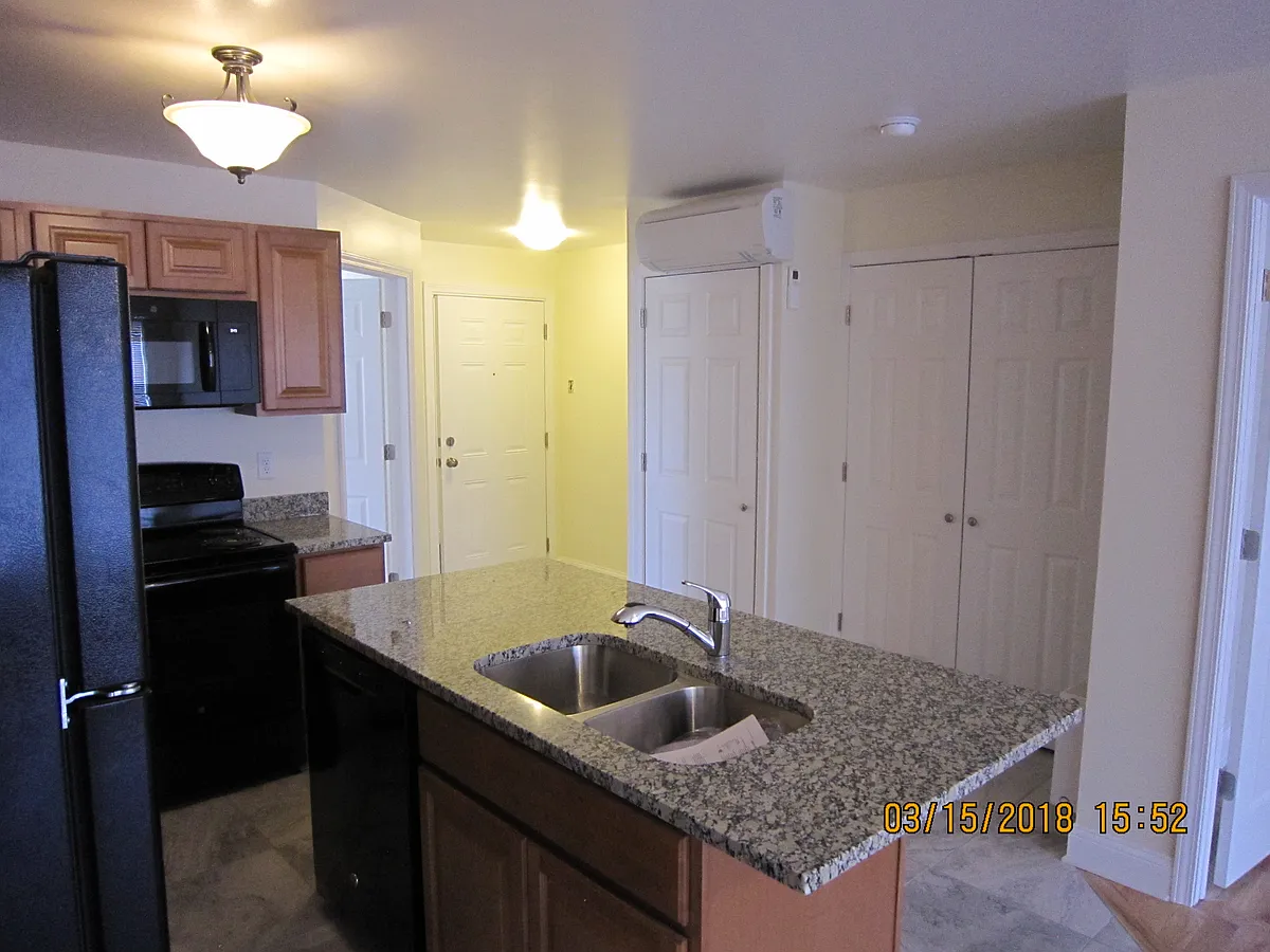 Building Photo - 154 Delaware Ave #2C