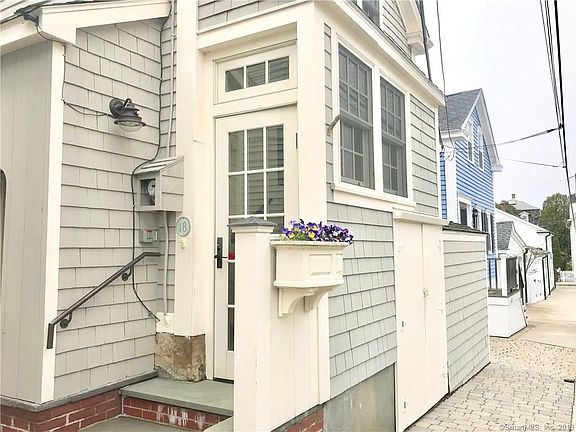 3rd image of 18 School St