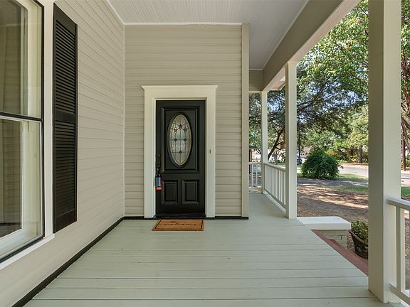 5th image of 206 E Josephine St